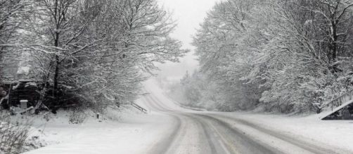 Snow covered roads did not keep couple from getting married - Photo: Blasting News Library - wisegeek.org