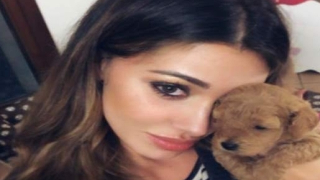 Belen Rodriguez e il suo cucciolo di barboncino toy via Instagram
