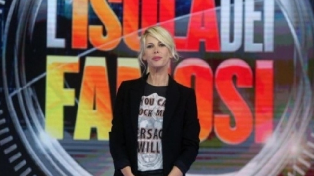 ISOLA DEI FAMOSI 2017 Alessia Marcuzzi alla conduzione
