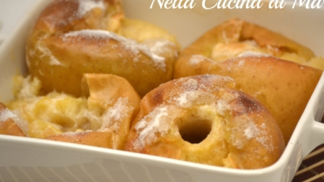 Mele cotte al forno a microonde delicate e gustose