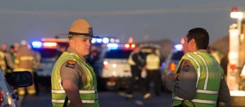 Passing driver fatally shoots suspect who had shot, wounded Arizona state trooper. - timesunion.com