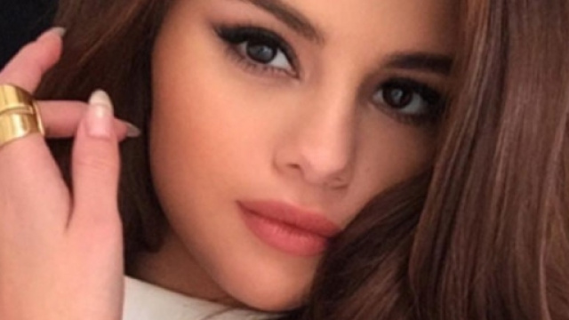 Cat Eye How To &mdash; Selena Gomez's Makeup Artist Shares Eyeliner Tips - hollywoodlife.com