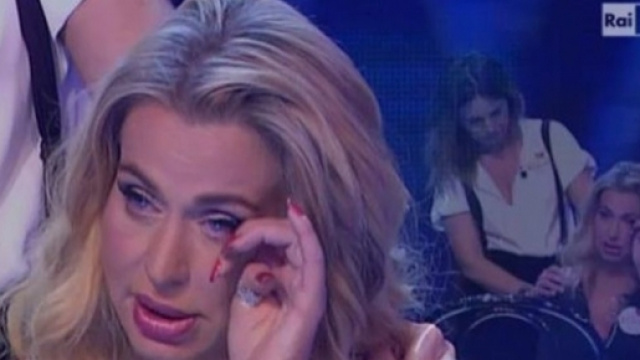 Gf Vip, Valeria Marini in lacrime: "Ho perso mio padre e non sono ... - today.it