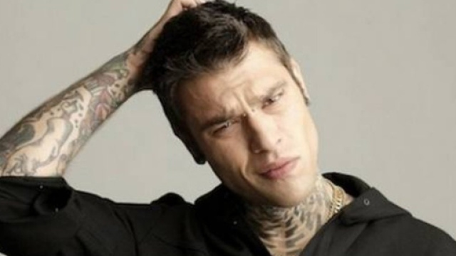 Fedez sul set di Un passo dal cielo 4