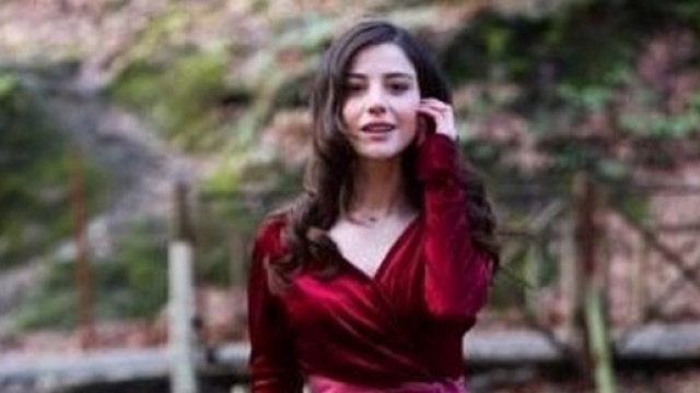 La bellissima Ozge Gurel in una nuova soap.