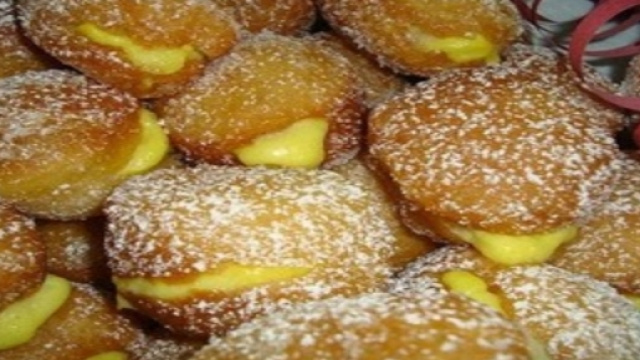 Castagnole ripiene di golosissima crema pasticcera