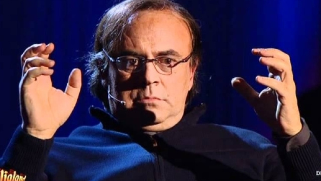 Crozza Italialand La FIAT Marchionne Car Star 2011 12 16 - YouTube - youtube.com