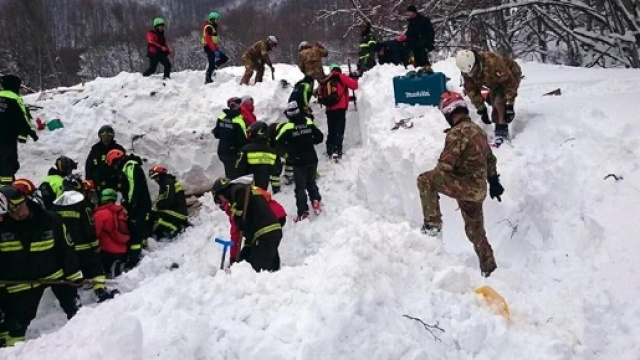 Pescara, Hotel Rigopiano continuano le ricerche dei 23 dispersi.
