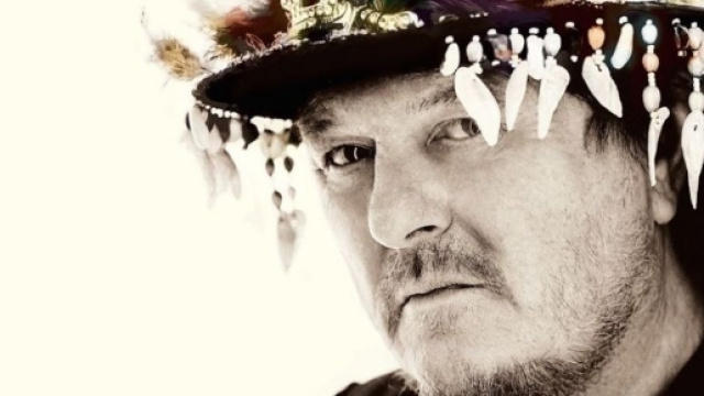 Zucchero ritorna in radio con "Ci si arrende"