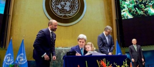 Secretary of State John Kerry signing Paris climate accord. Wikipedia-State Dept.