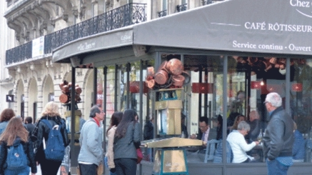 Les restaurants Chez Cl&eacute;ment (ici, celui des Champs-&Eacute;lys&eacute;es) sont en redressement judiciaire et leur patron en prison