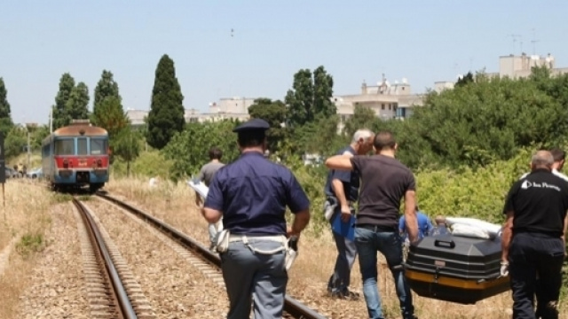Tragedia in Calabria: 65 viene travolto da un treno (foto di repertorio)