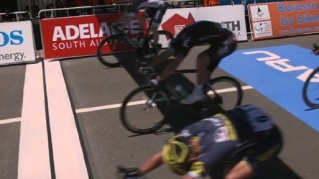 La volata vincente di Caleb Ewan