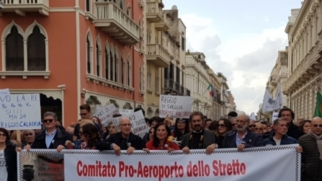 ReggioTV - News - Il Comitato a tutela dell'Aeroporto dello ... - reggiotv.it