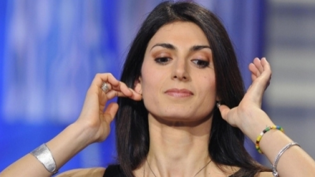 Roma - A destra tutti pazzi per Virginia Raggi? | l'Unit&agrave; TV - unita.tv