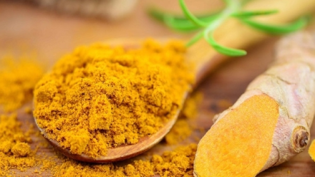 Curcuma: propriet&agrave;, benefici e ricetta del miele alla curcuma - stylegirl.it