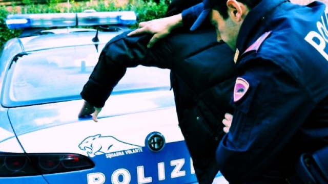 L'arresto &egrave; stato effettuato dagli agenti della Squadra Mobile della Polizia.