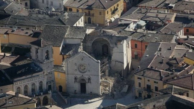 Terremoto, notte di paura: oltre 100 scosse in Italia centrale. In ... - repubblica.it