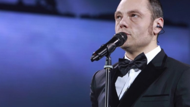 Adinolfi contro Tiziano Ferro a Sanremo | Velvet Music Italia - velvetmusic.it