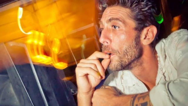 Dj Fabo prima e dopo l'incidente ora &egrave; tetraplegico e cieco da due anni