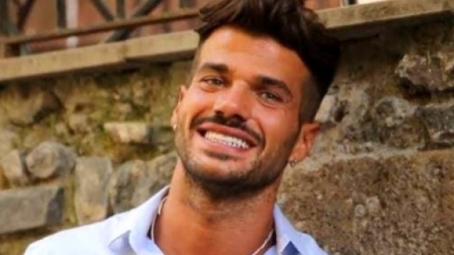 Gossip Uomini e Donne: Claudio Sona preso in giro da un deejay