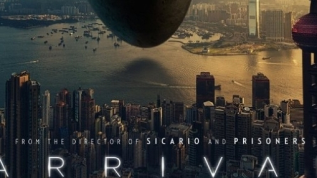 La locandina di Arrival, il nuovo film di Denis Villeneuve.