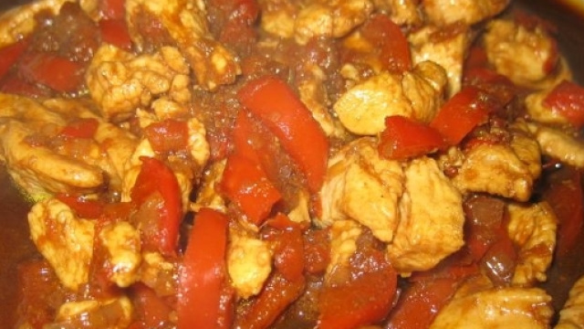 Il pollo con l'intruso &egrave; una ricetta molto saporita.