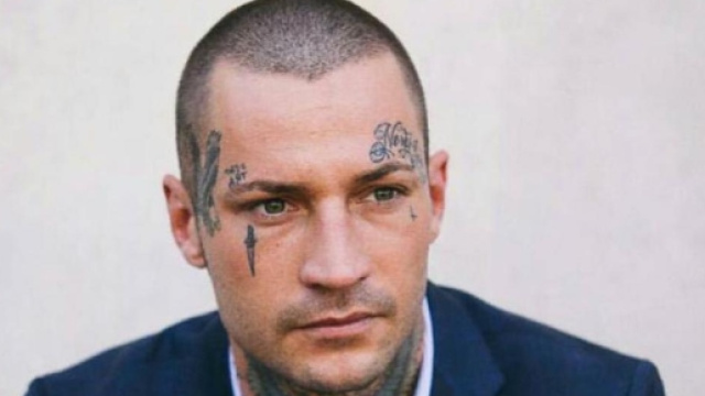 Uomini e Donne: la verit&agrave; sui tatuaggi di Manuel