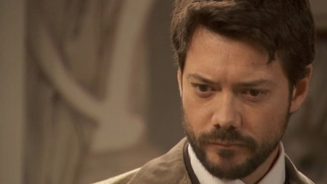 ANTENA 3 TV | &Aacute;lvaro Morte es Lucas Moliner - antena3.com