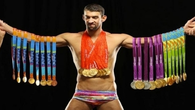 Michael Phelps mostra le sue 23 medaglie olimpiche