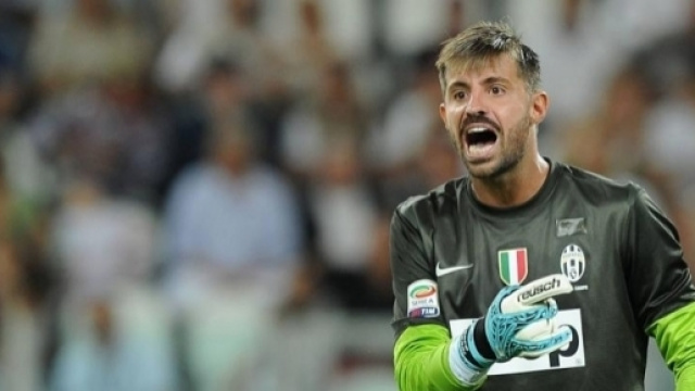 Problema alla spalla per Buffon, in porta Storari ! | JuveCentral - juvecentral.it