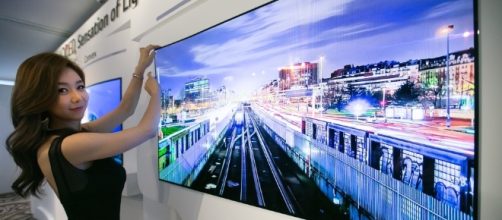 LG unveils wallpaper OLED display, less than 1mm thick *updated ... - linustechtips.com