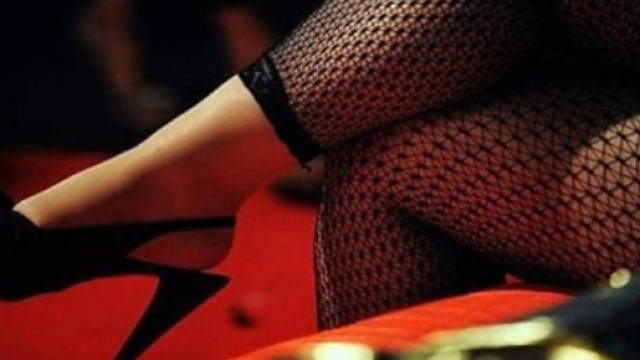 Sempre pi&ugrave; donne guardano siti a luci rosse.