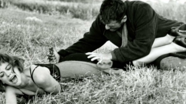 Stupro virtuale: ragazza denuncia gruppi Facebook e si vede oscurare il profilo