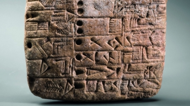 Tavoletta cuneiforme, credits Fondazione Giancarlo Ligabue