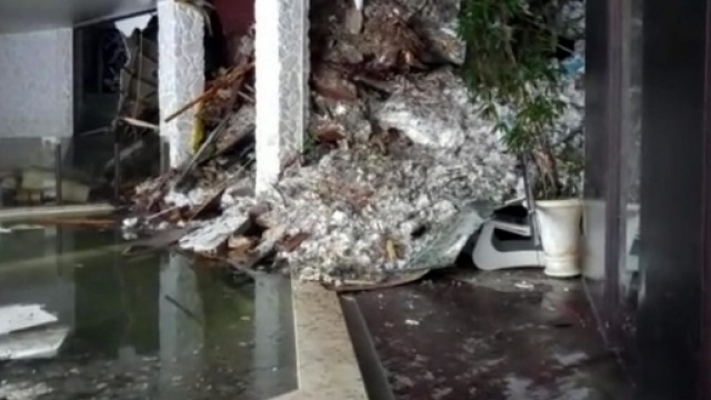 Valanga su hotel Rigopiano | l' intero albergo e le auto travolti ... - zazoom.it