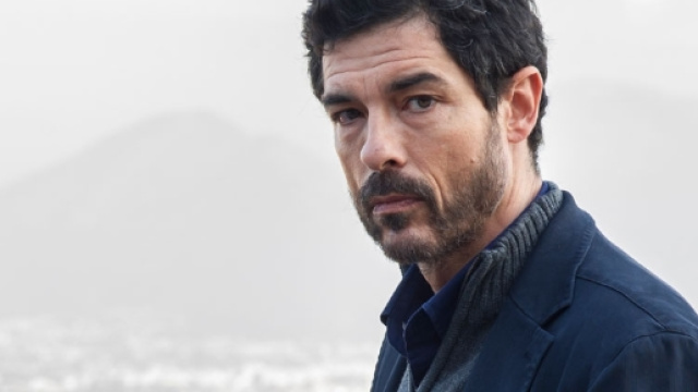 Alessandro Gassman nei panni del commissario Lojacono, I bastardi di Pizzofalcone