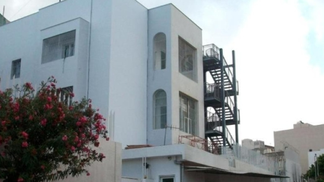 Autobomba esplode vicino all'ambasciata italiana a Tripoli - La Stampa - lastampa.it