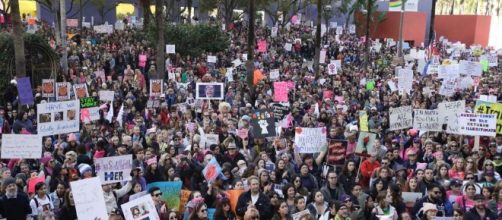 Thousands gather in downtown LA for women's march - SFGate - sfgate.com