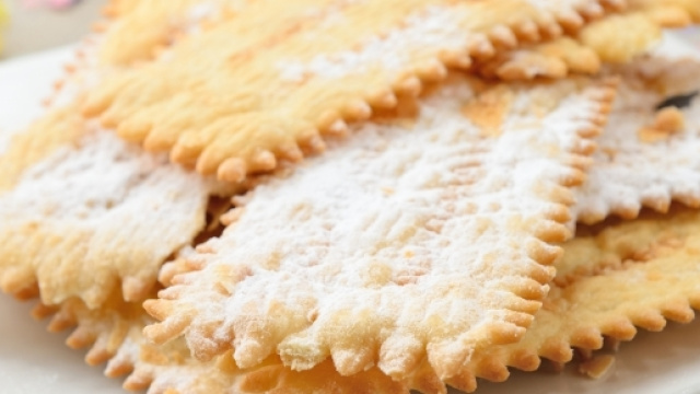 Ricetta Chiacchiere di Carnevale al forno o fritte