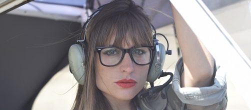 Uma mulher jovem pode ser facilmente mais madura