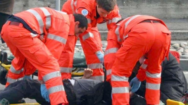 Calabria: auto sbanda, uomo in fin di vita (foto di repertorio)