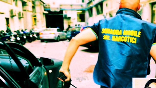 Cinzia Olmeo, nella foto piccola in basso a destra, &egrave; stata bloccata dalla Polizia.