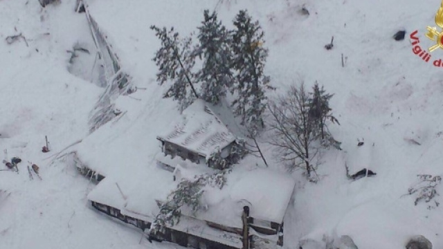 I resti del Rigopiano dopo la valanga