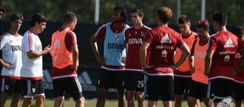 Gallardo dirige la pr&aacute;ctica en Orlando. El plantel termin&oacute; la primera etapa en EEUU y regresa a Argentina