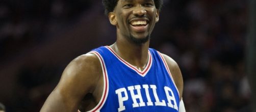 Joel Embiid y la sonrisa del jug&oacute;n (v&iacute;a USA Today)