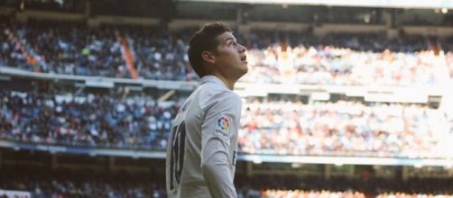 Se alarga el regreso de James a las canchas