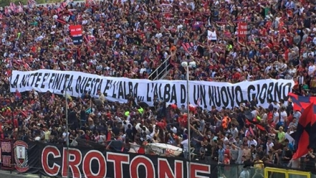 Gli ultras della Curva sud - Crotone.