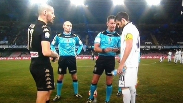 I capitani di Napoli e Fiorentina prima dell'inizio della partita