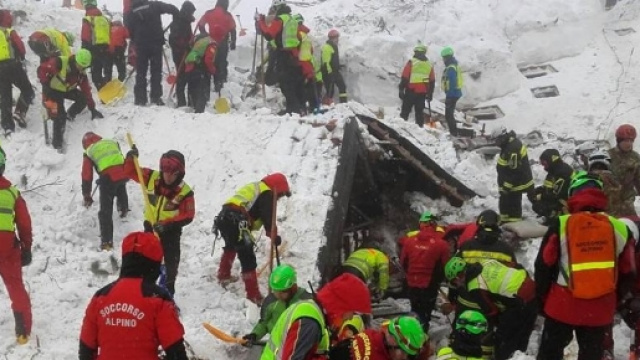 I sopravvissuti dell'hotel Rigopiano: &ldquo;Intrappolati sotto le travi ... - lastampa.it